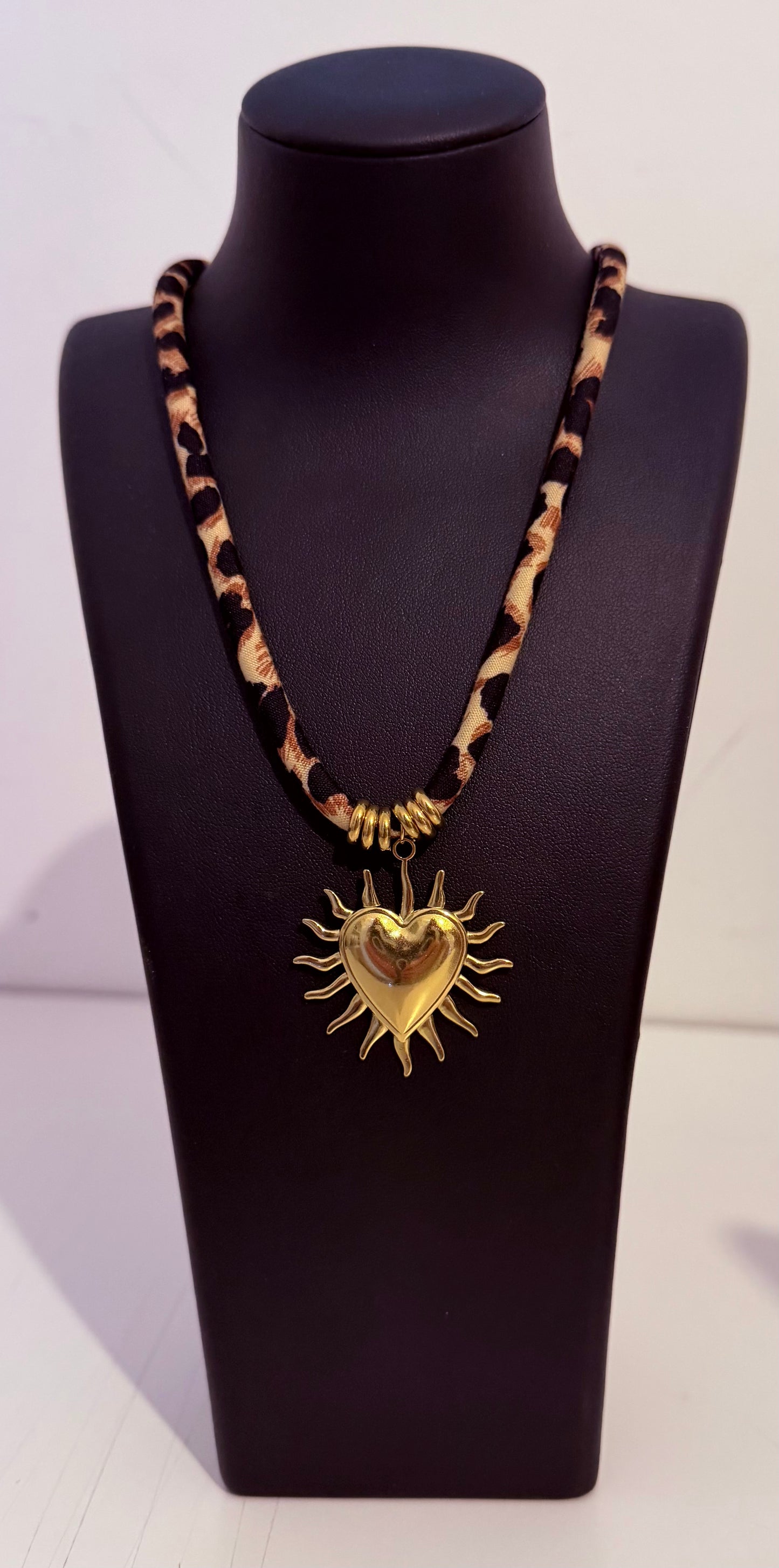 Collier cordon léopard doré